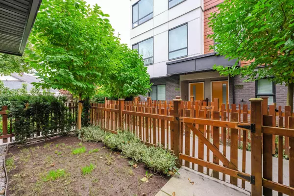 Langley, BC V3A 0M2,19749 55 AVE #9