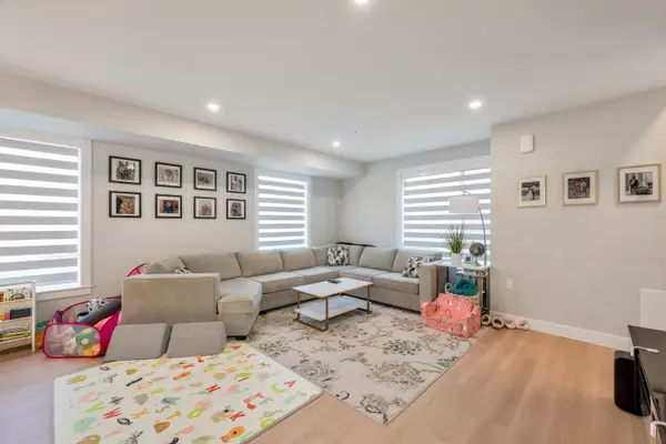 Langley, BC V3A 0M2,19749 55 AVE #9