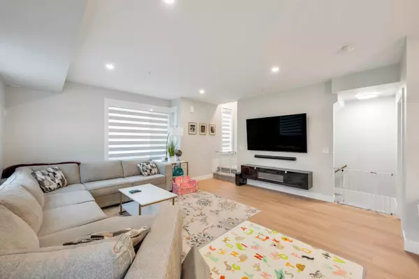 Langley, BC V3A 0M2,19749 55 AVE #9