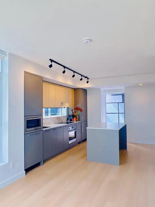 Surrey, BC V3T 0V7,13745 George Junction #3009