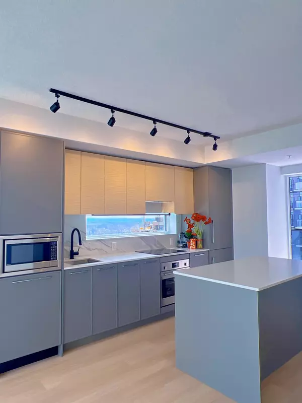 Surrey, BC V3T 0V7,13745 George Junction #3009