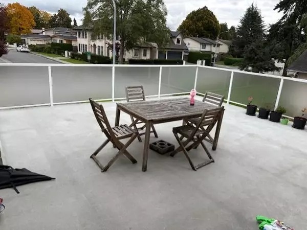 Richmond, BC V7C 2G3,6811 Riverdale DR