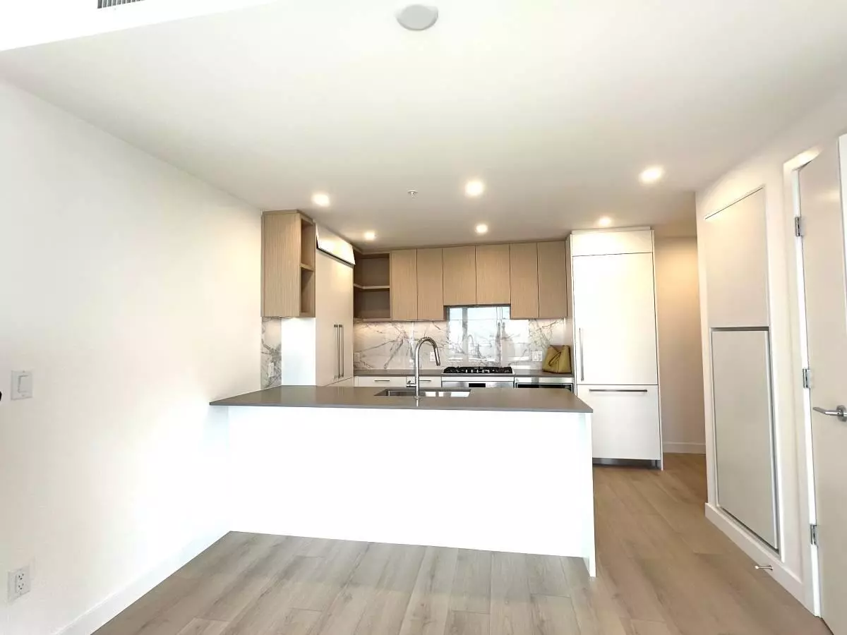 Burnaby, BC V5H 0L3,6468 Willingdon AVE #2210