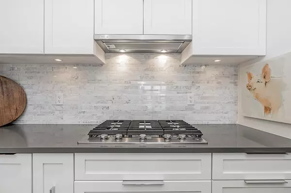 North Vancouver, BC V7G 0A6,3873 Cates Landing WAY