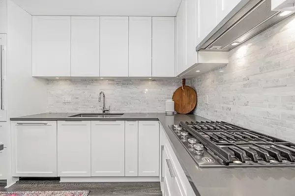 North Vancouver, BC V7G 0A6,3873 Cates Landing WAY