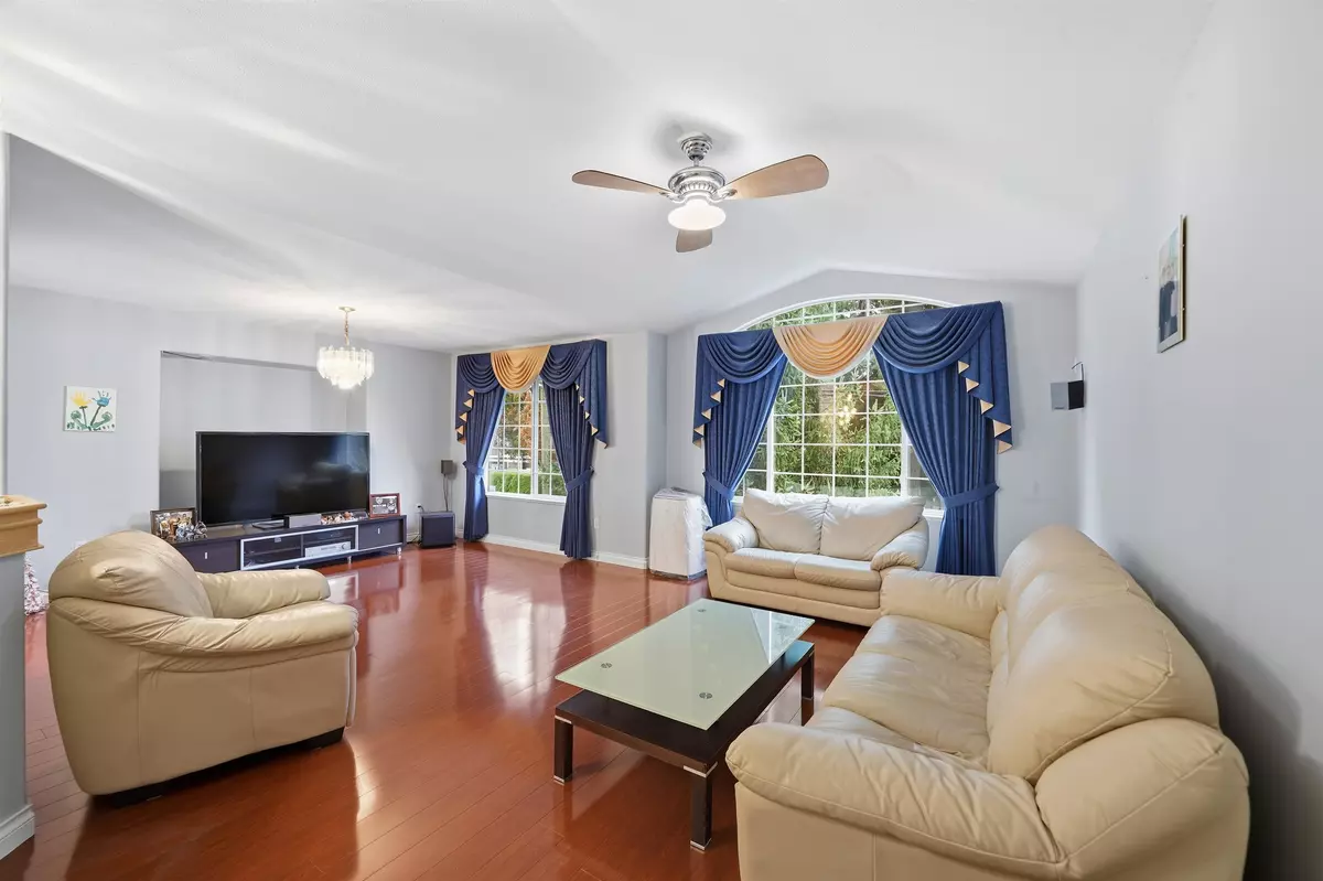 Port Coquitlam, BC V3C 3J4,3221 Raleigh ST