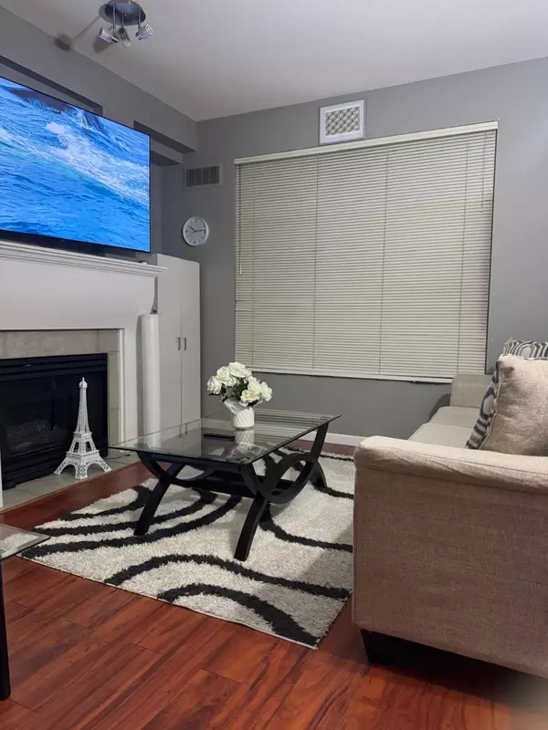 Surrey, BC V4P 1H6,2678 King George BLVD #3