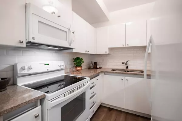 1928 Nelson ST #304 Vancouver, BC V6G 1N2