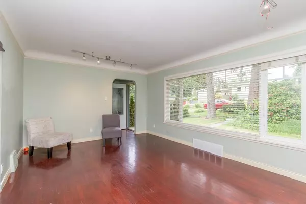 North Vancouver, BC V7M 2C7,341 W 24th ST