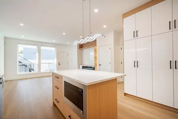 Surrey, BC V3S 9X7,16693 16 AVE #102