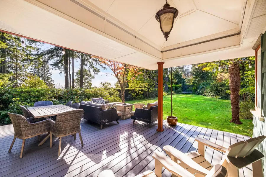 1090 W Keith RD, North Vancouver, BC V7P 1Y5