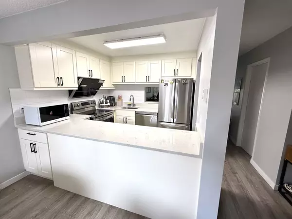 Richmond, BC V7A 4V2,10391 No. 3 RD #50