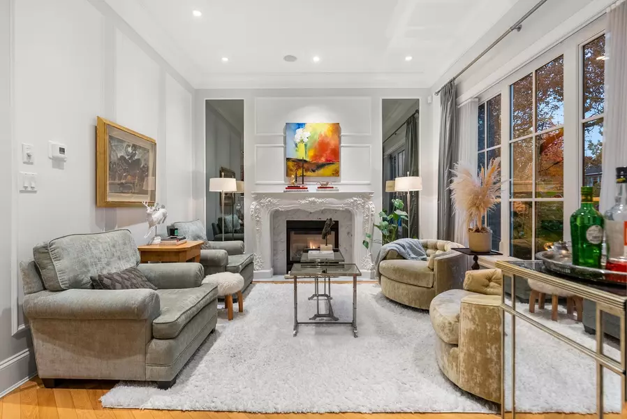 98 W 18th AVE, Vancouver, BC V5Y 2A4