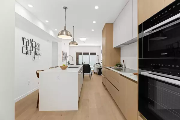 Vancouver, BC V5Z 3V9,4815 Laurel ST