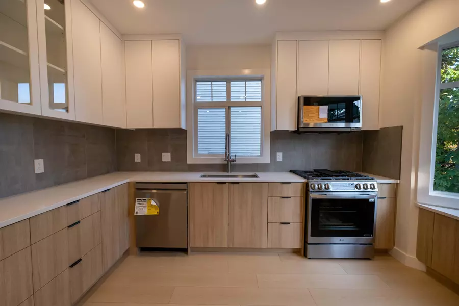 19551 66 AVE #5, Surrey, BC V4N 0Z5