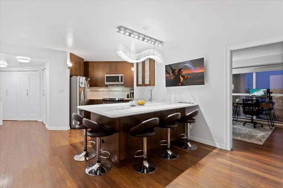 907 Beach AVE #1401, Vancouver, BC V6Z 2R3