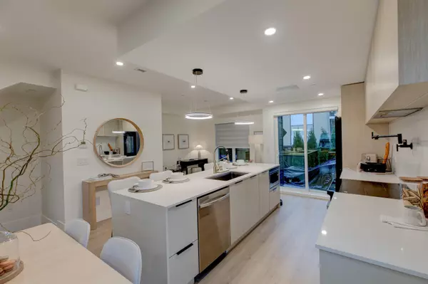 New Westminster, BC V3L 3L2,339 Keary ST #3