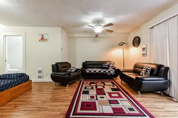 Surrey, BC V3W 5G7,6613 138 ST #20