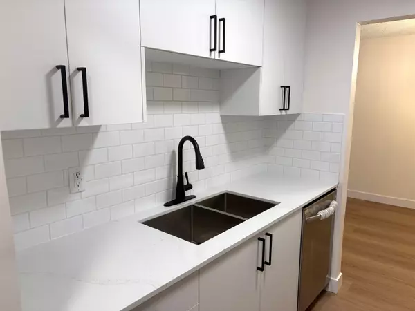 Port Moody, BC V3H 1V2,200 Westhill PL #102