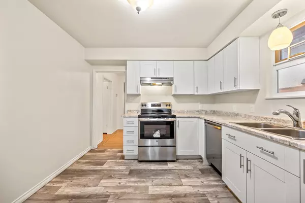 Burnaby, BC V5C 2Y3,4644 Union ST