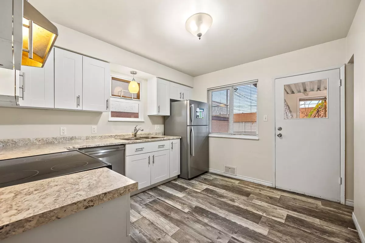 Burnaby, BC V5C 2Y3,4644 Union ST