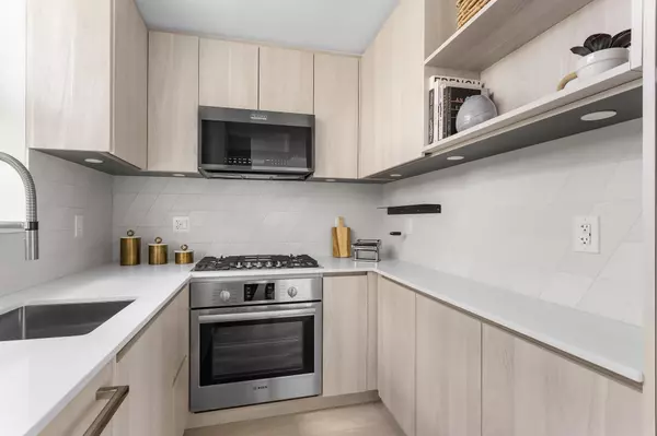 Vancouver, BC V5R 4V3,3247 Clive AVE