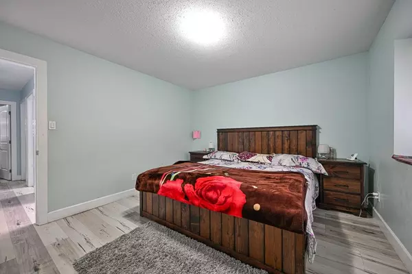 14346 68b AVE Surrey, BC V3W 8X1