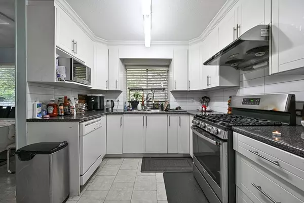 14346 68b AVE Surrey, BC V3W 8X1