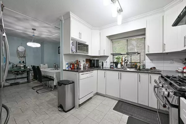 14346 68b AVE Surrey, BC V3W 8X1