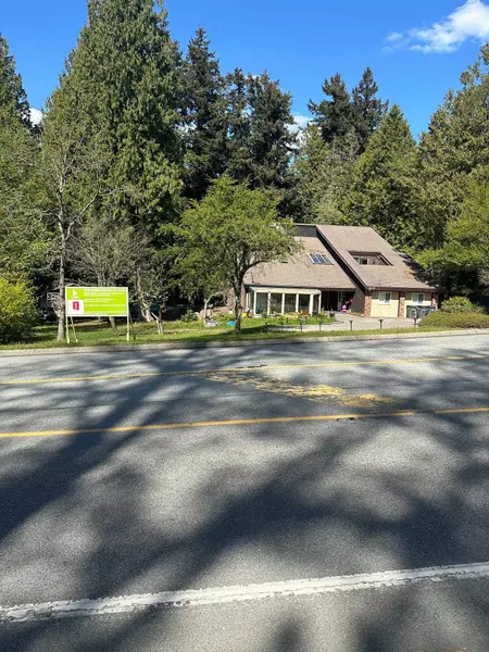 12737 Crescent RD, Surrey, BC V4A 2V6