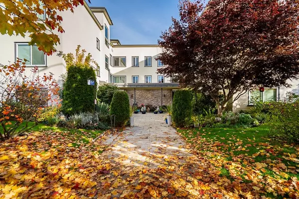 Vancouver, BC V5Z 2X1,3530 Cambie ST #305