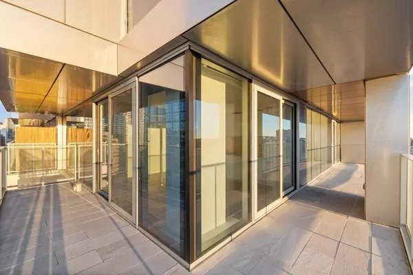 1480 Howe ST #2705 Vancouver, BC V6Z 0G5