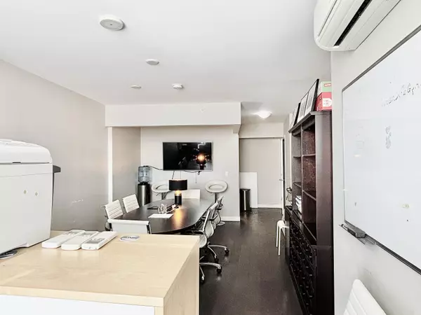 Richmond, BC V7C 4N3,5511 Hollybridge WAY #2008