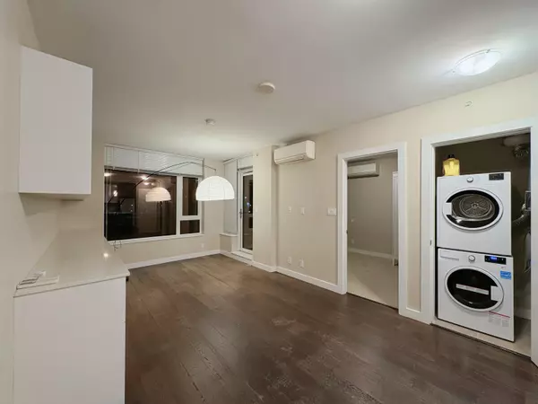 Richmond, BC V7C 4N3,5511 Hollybridge WAY #2008