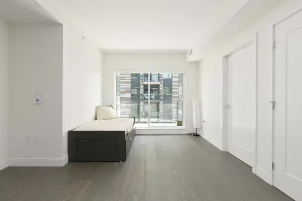 Vancouver, BC V5X 1V5,488 W 58th AVE #205