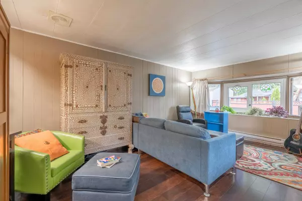 Sechelt, BC V7Z 0G9,4514 Sunshine Coast HWY #1