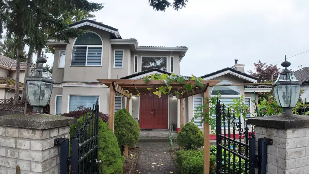 8222 144 ST, Surrey, BC V3W 5T4