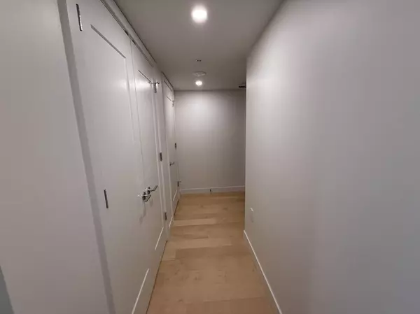 135 13th E ST #501 North Vancouver, BC V7L 0J8