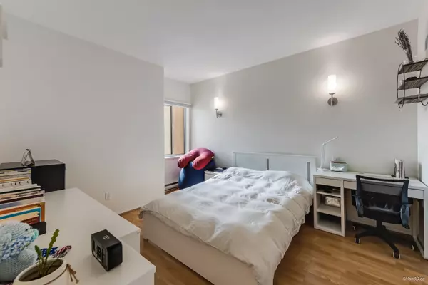 177 W 5th ST #104 North Vancouver, BC V7M 1J6