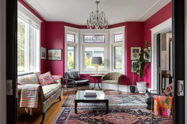 529 E 11th ST North Vancouver, BC V7L 2H4