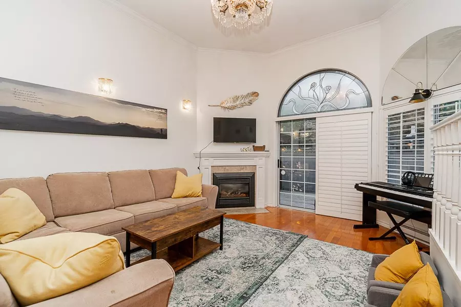 216 E 6th ST #109, North Vancouver, BC V7L 1P5