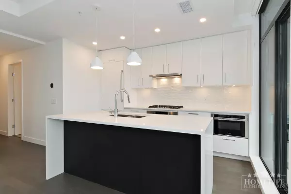 White Rock, BC V4B 3Z7,1588 Johnston RD #1302