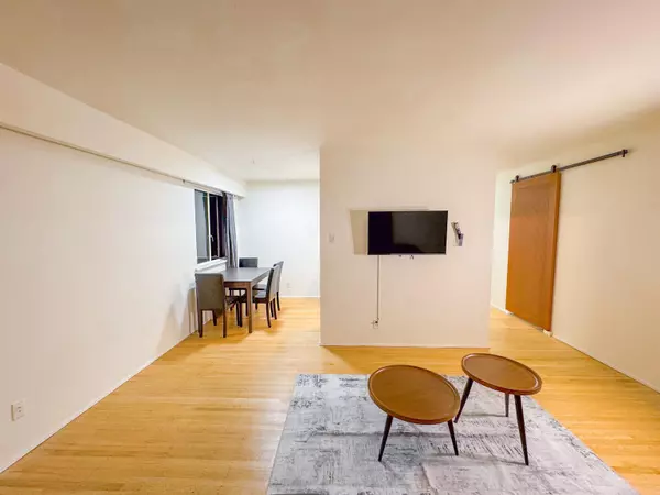 Vancouver, BC V6G 1N3,1925 Nelson Street #201