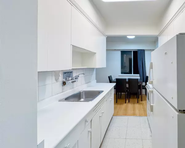 Vancouver, BC V6G 1N3,1925 Nelson Street #201