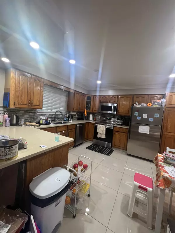 Surrey, BC V3R 4G2,9337 152 ST