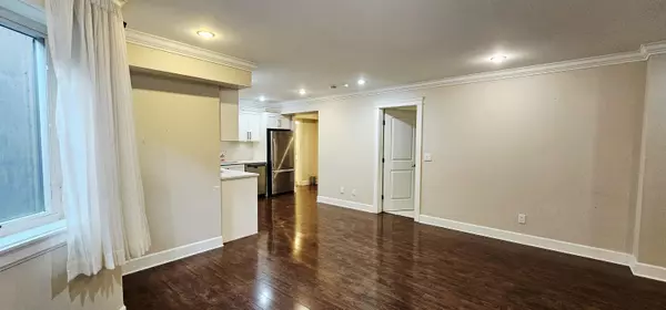 North Vancouver, BC V7R 2J6,888 Canyon BLVD #Lower/