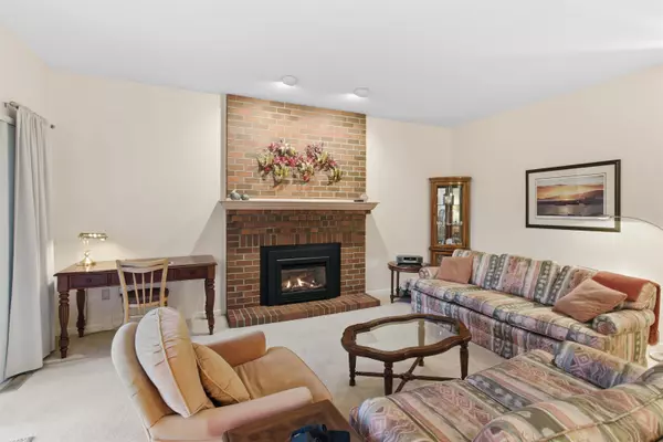 West Vancouver, BC V7W 3B6,6960 Odlum CT