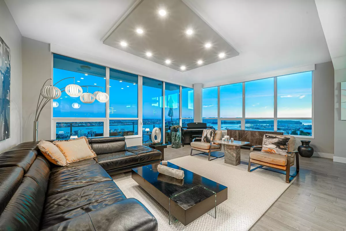 North Vancouver, BC V7E 0E6,125 E 14th ST #2302