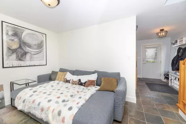 Gibsons, BC V0N 1V9,728 Gibsons WAY #14