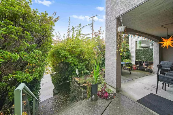 Coquitlam, BC V3K 1G6,1383 Brunette AVE #2